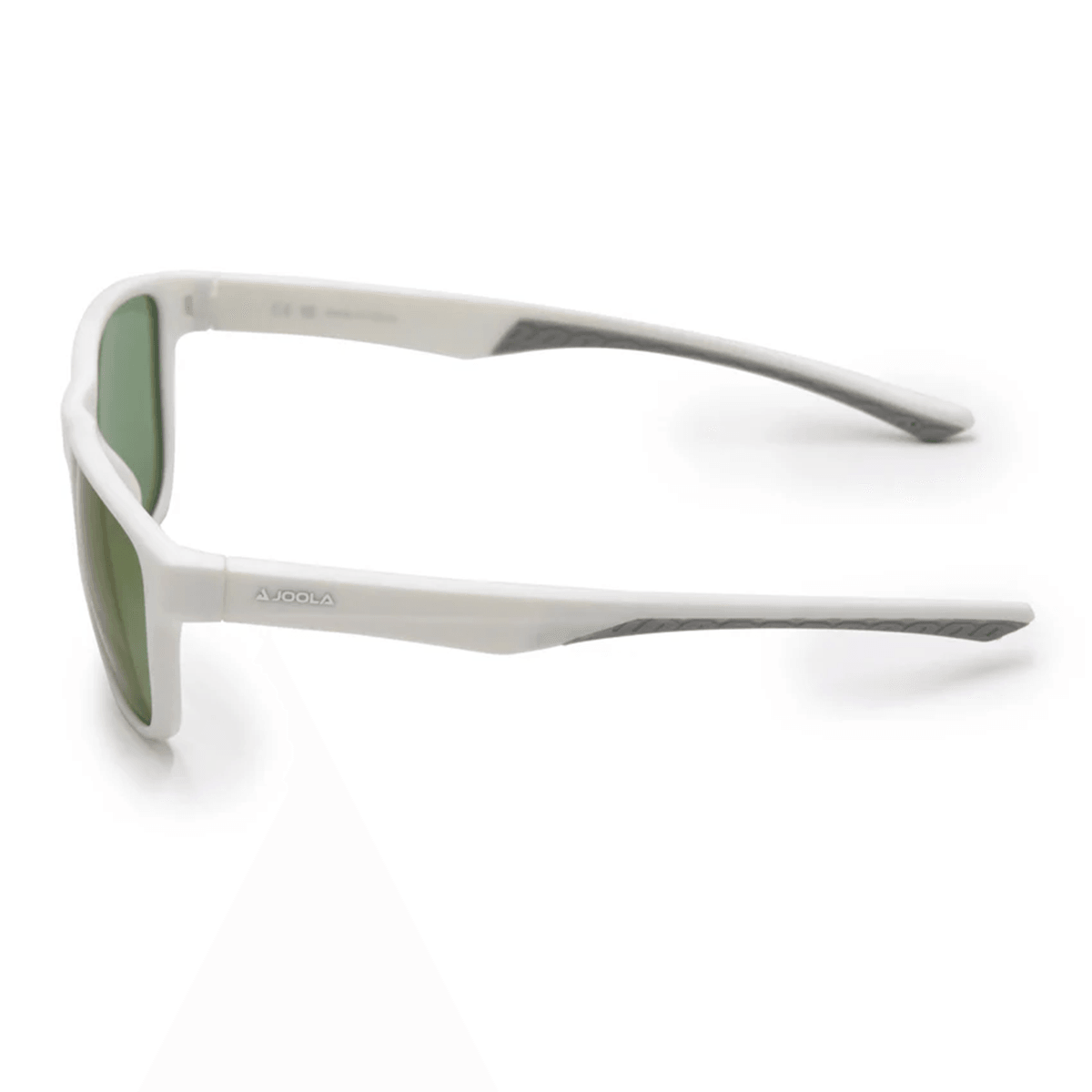 Weiße Sportsonnenbrille mit grünen Gläsern und grauen Details, seitliche Ansicht.