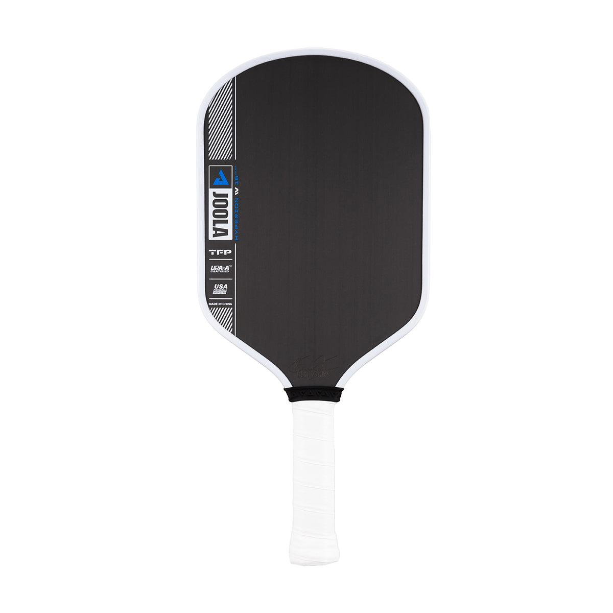 Schwarzer Pickleball-Schläger mit weißem Griff und blauen sowie weißen Markierungen.
