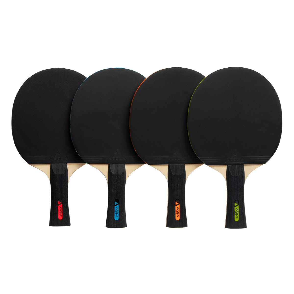 Vier Tischtennisschläger mit schwarzem Belag und farblich markierten Griffen in Rot, Blau, Orange und Grün.