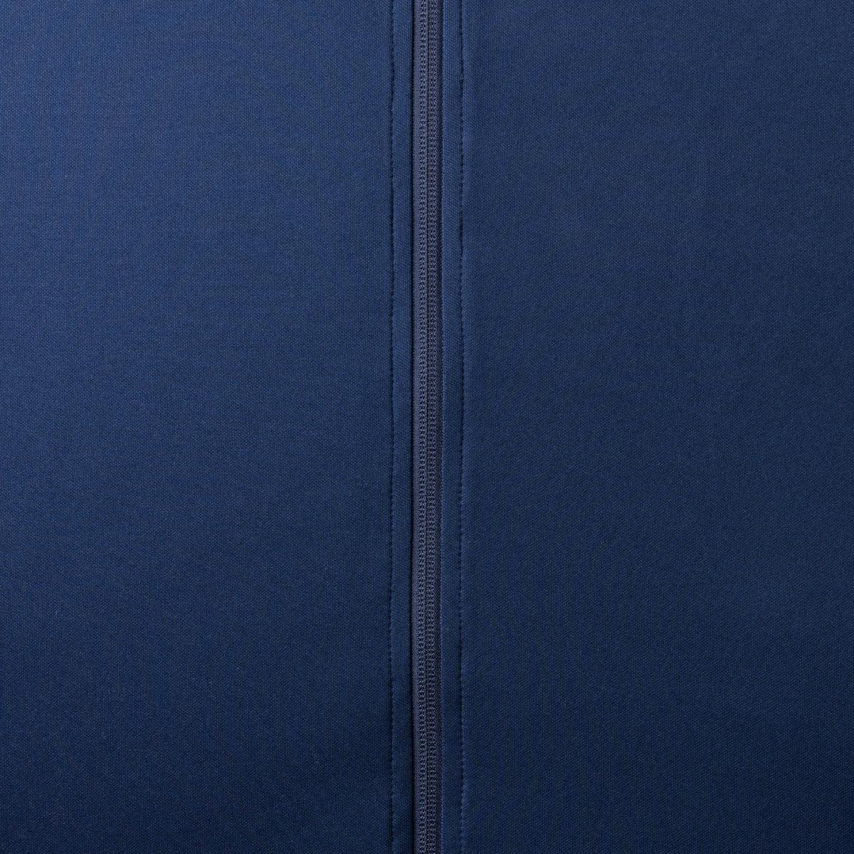 Dunkelblauer Reißverschluss auf Stoff, Nahaufnahme.